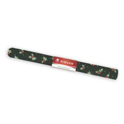 Singer 18 x 21 Holly on Green Christmas Cotton Fabric Quarter 1pc